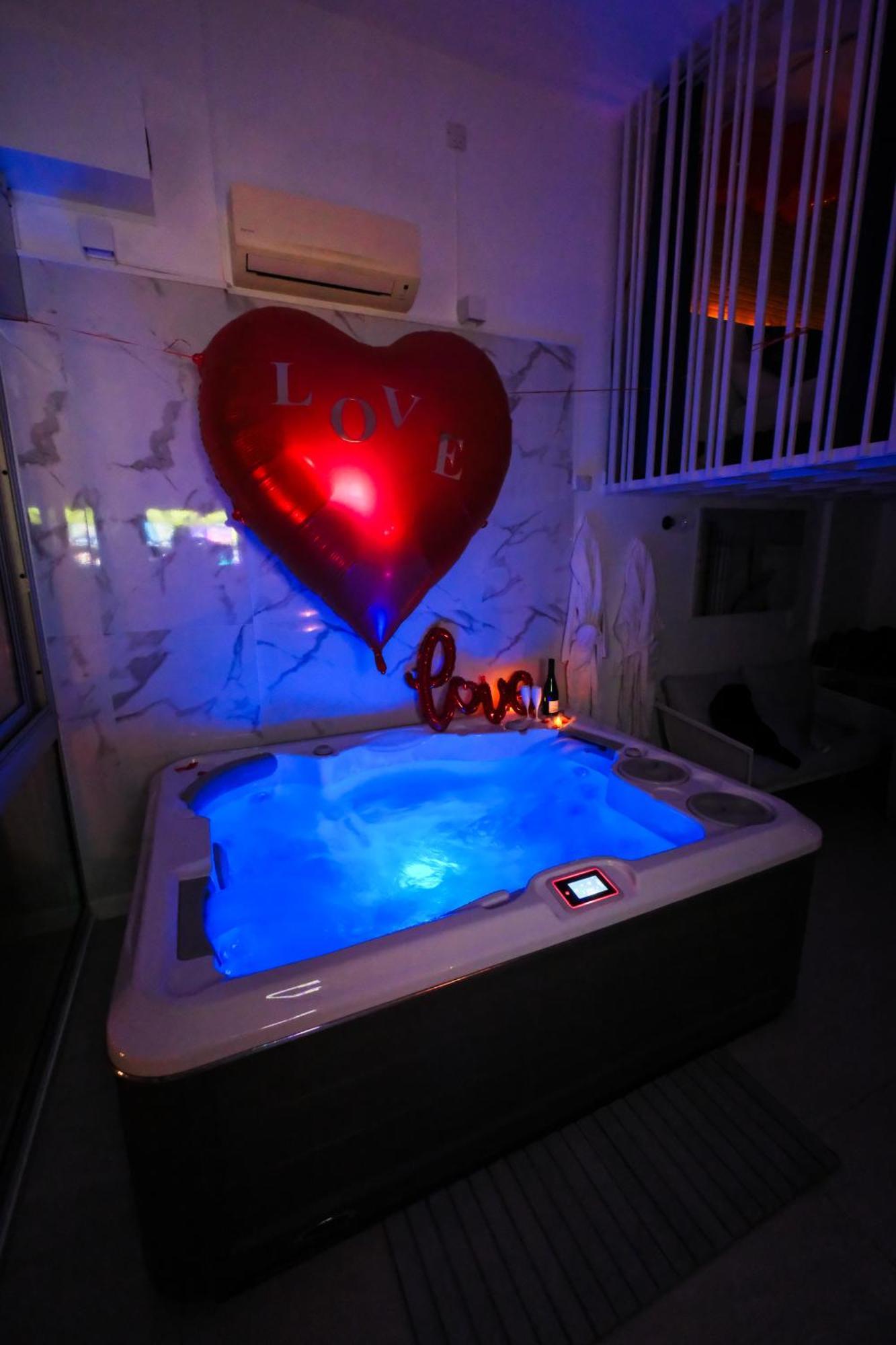 Villa Bono Jacuzzi & Spa Saint-Laurent-du-Var Eksteriør billede